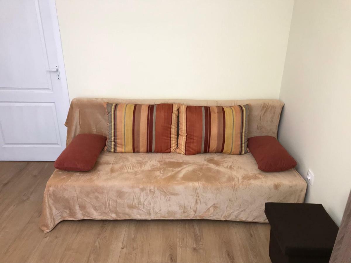 Ella Apartman Дебрецен Екстериор снимка