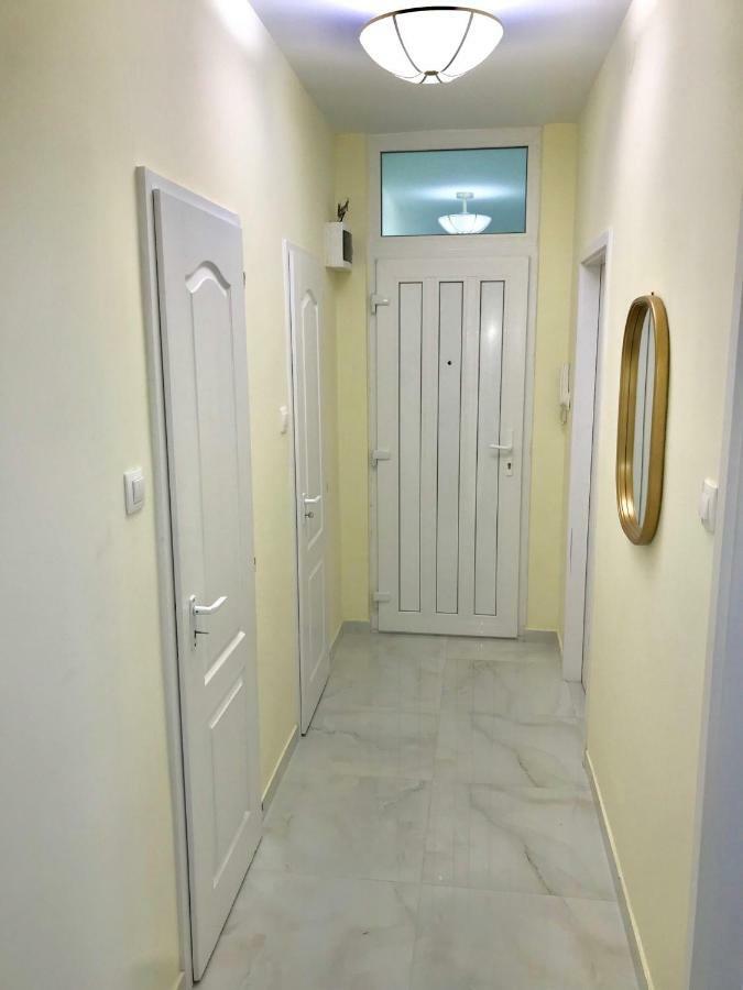 Ella Apartman Дебрецен Екстериор снимка