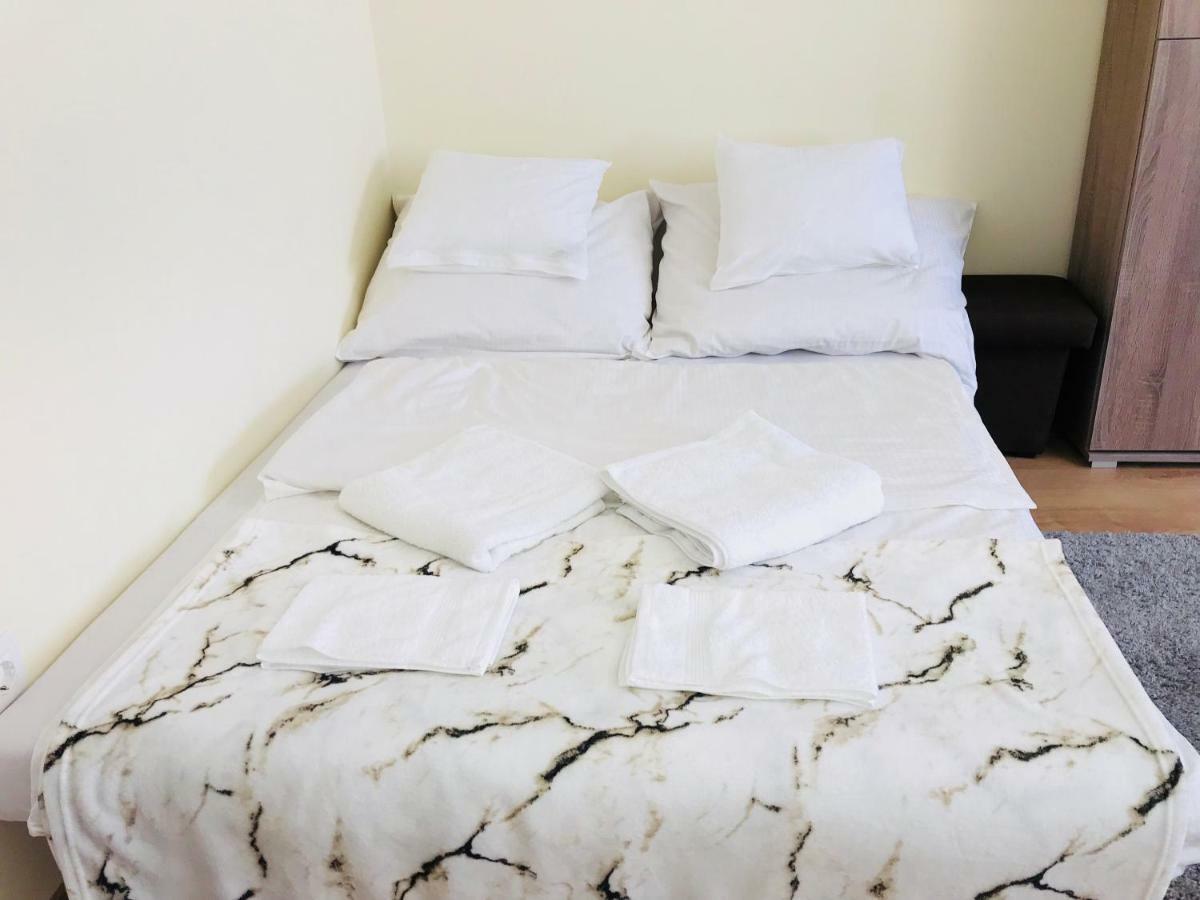 Ella Apartman Дебрецен Екстериор снимка