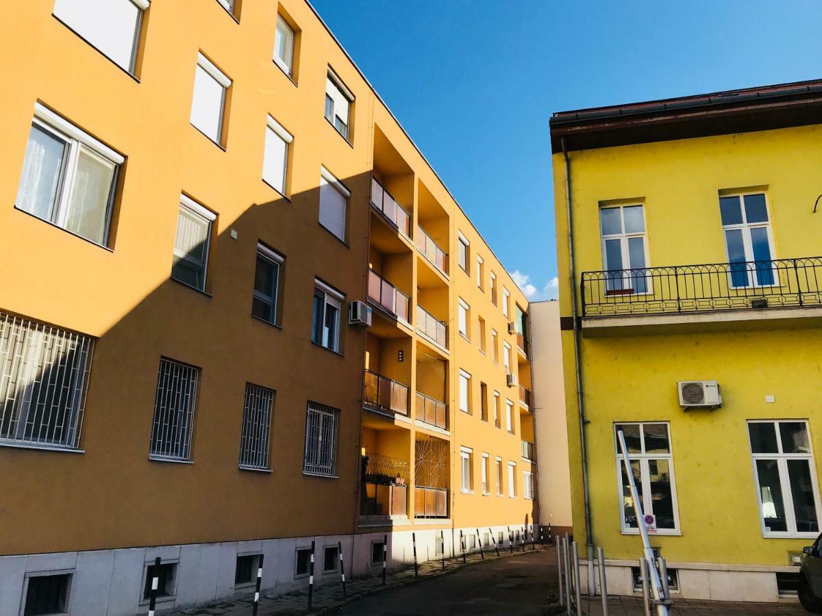 Ella Apartman Дебрецен Екстериор снимка