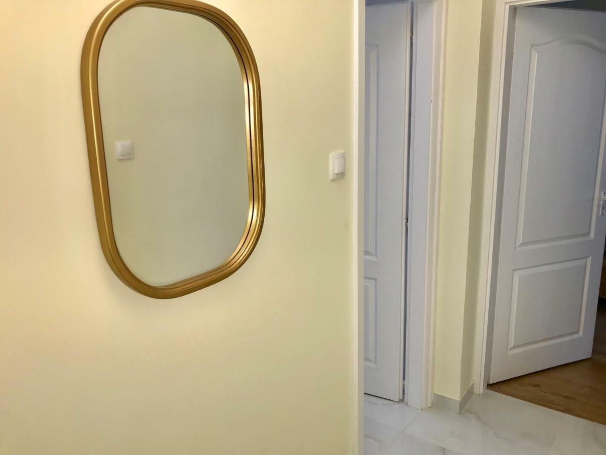 Ella Apartman Дебрецен Екстериор снимка
