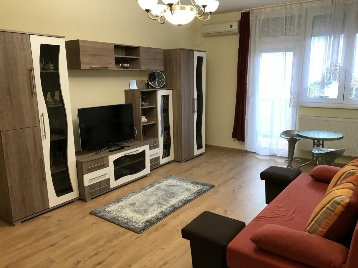 Ella Apartman Дебрецен Екстериор снимка