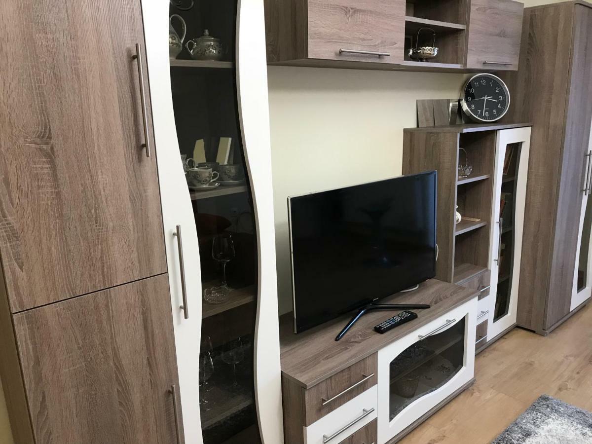 Ella Apartman Дебрецен Екстериор снимка