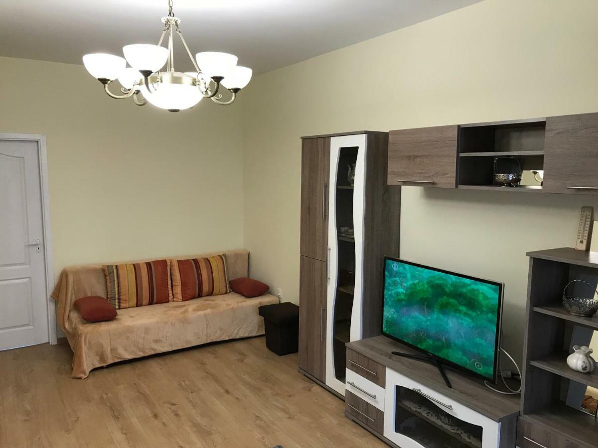 Ella Apartman Дебрецен Екстериор снимка